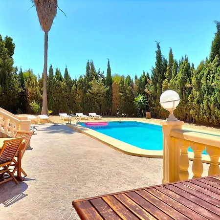 Almendros, Con Gran Piscina Y Cerca Del Mar